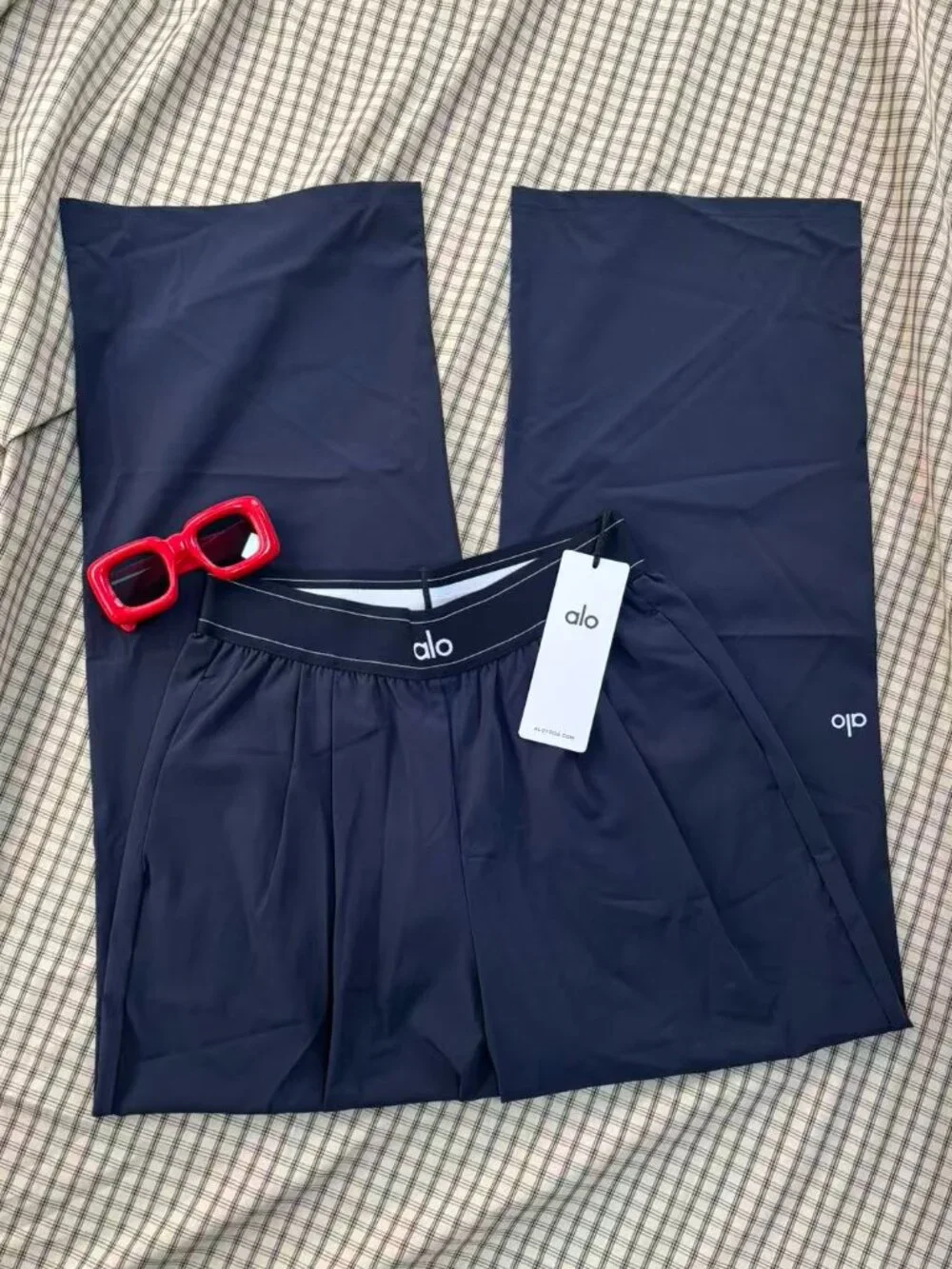 ✨NWT Alo Yoga Suit Up Trouser Navy Blue Regular Version 30 inches in length - Picture 3 of 10